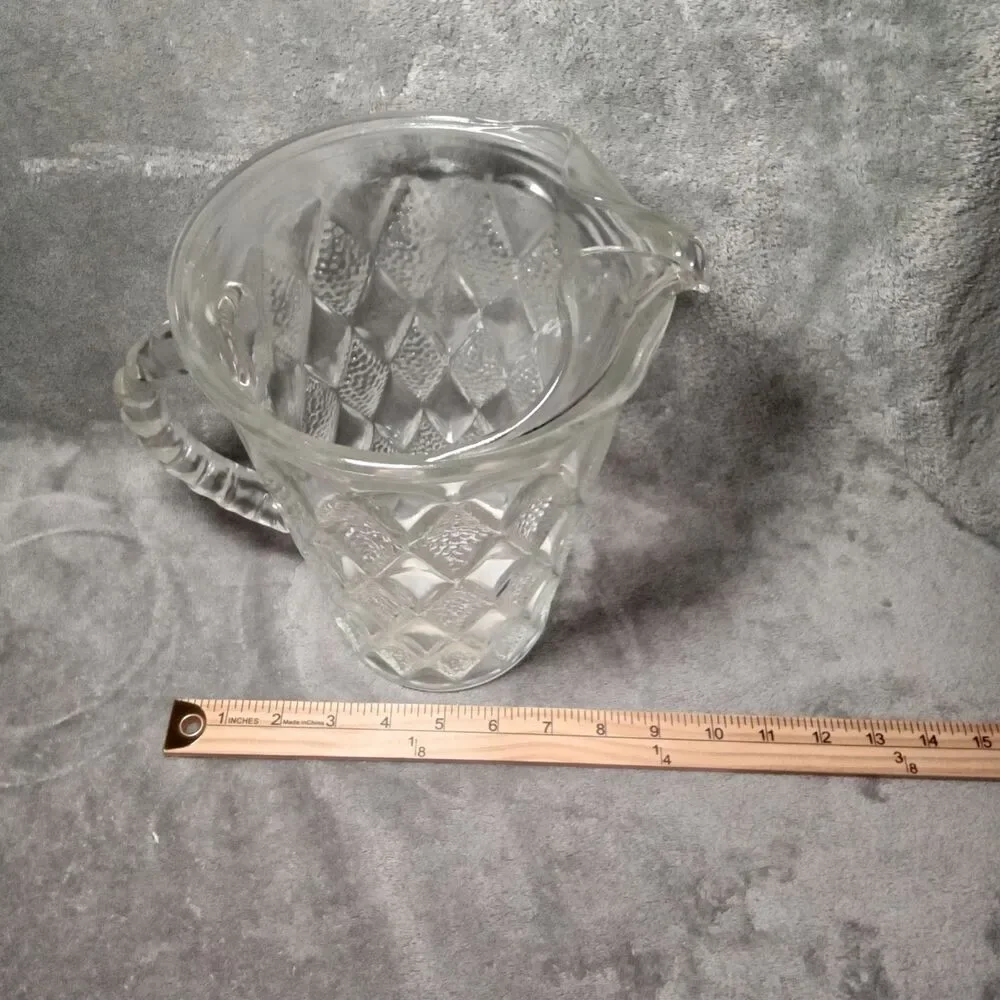 glass pitcher‎ with handle